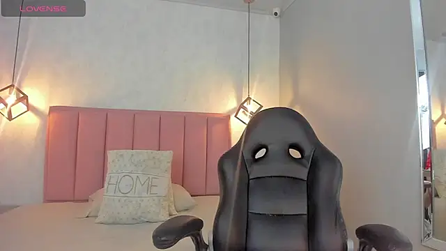 SUNNYCYRUS online show from 03.26.26