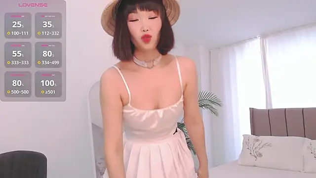 Snapshot of TumiLio chatting on 01.03.25 TumiLio online show from 01.03.25