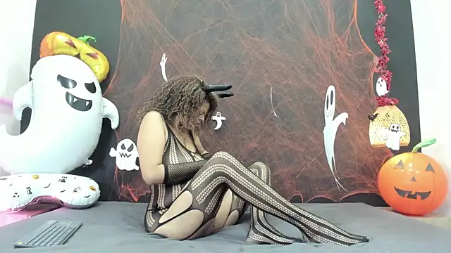 Luna smit08 online show from 10.31.25