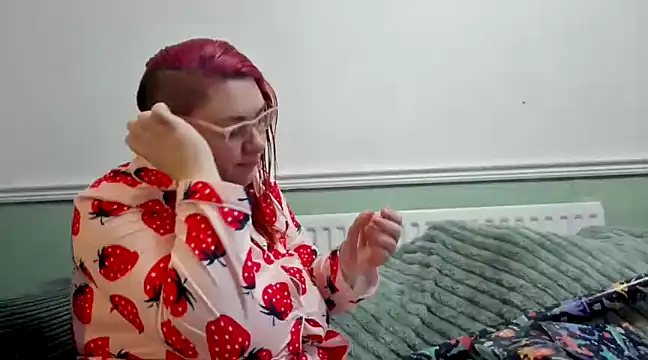 Bustycurves online show from 12.19.24