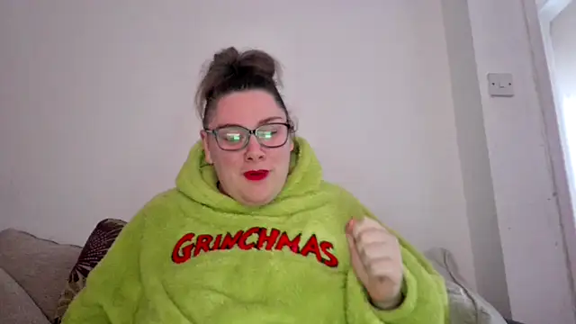 Bustycurves online show from 11.22.25