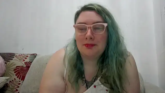 Snapshot of Bustycurves chatting on 04.19.26 Bustycurves online show from 04.19.26