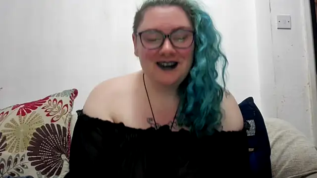 Snapshot of Bustycurves chatting on 06.12.26 Bustycurves online show from 06.12.26