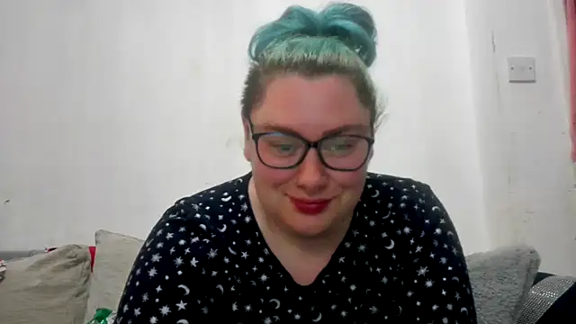 Snapshot of Bustycurves chatting on 06.17.26 Bustycurves online show from 06.17.26