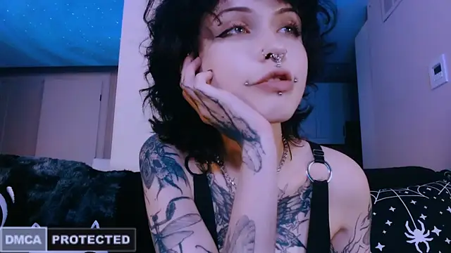 Snapshot of NaughtyLittleFox chatting on 05.01.26 NaughtyLittleFox online show from 05.01.26