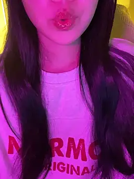 minmin2kk5 online show from 11.27.25