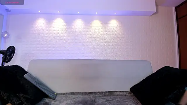 violet scott online show from 01.12.25