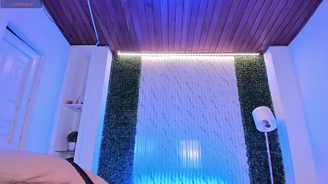 violet scott online show from 09.12.25