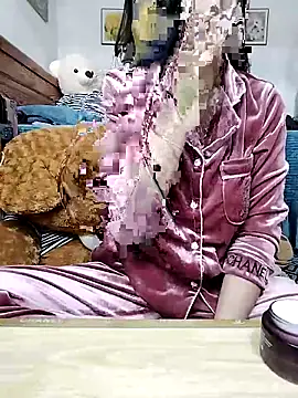 Snapshot of cream1299 chatting on 02.17.26 cream1299 online show from 02.17.26