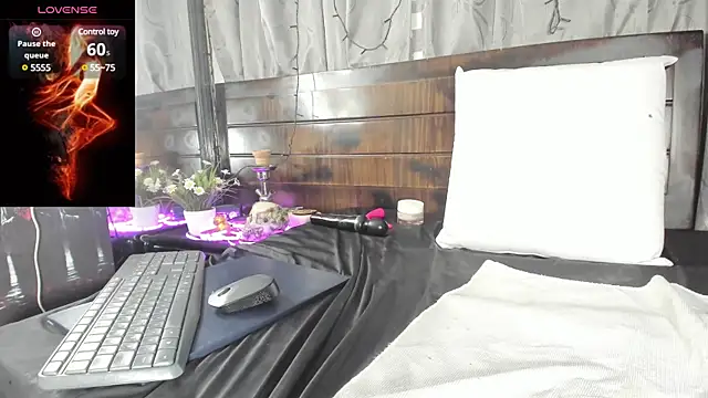 eva1saenz online show from 02.26.25