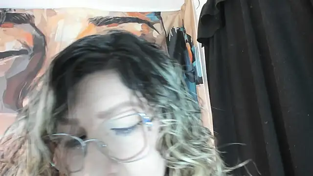 Snapshot of eva1saenz chatting on 06.10.26 eva1saenz online show from 06.10.26
