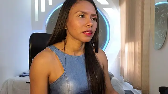 Snapshot of Tatianabr_01 chatting on 11.30.25 Tatianabr 01 online show from 11.30.25