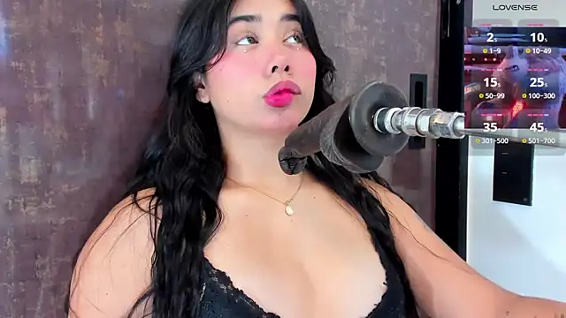 issie cute online show from 03.22.25