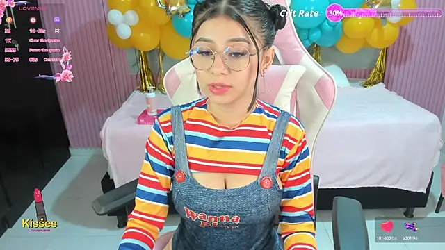 Snapshot of Yuli_16 chatting on 10.06.25 Yuli 16 online show from 10.06.25