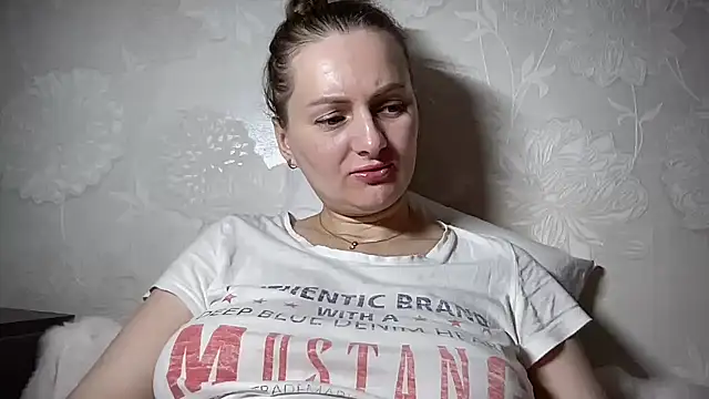 Snapshot of Viola_sweet chatting on 04.19.26 Viola sweet online show from 04.19.26