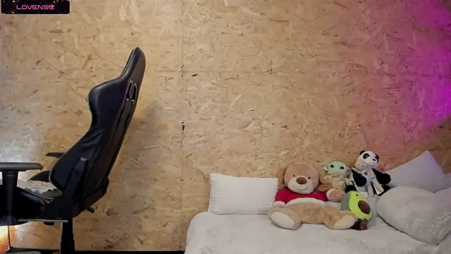 Biancastrongg online show from 02.15.25