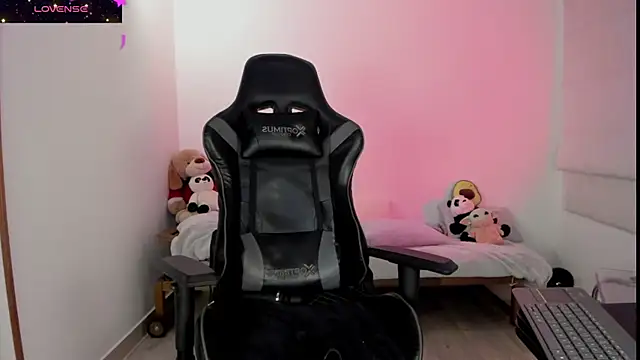 Biancastrongg online show from 10.30.25