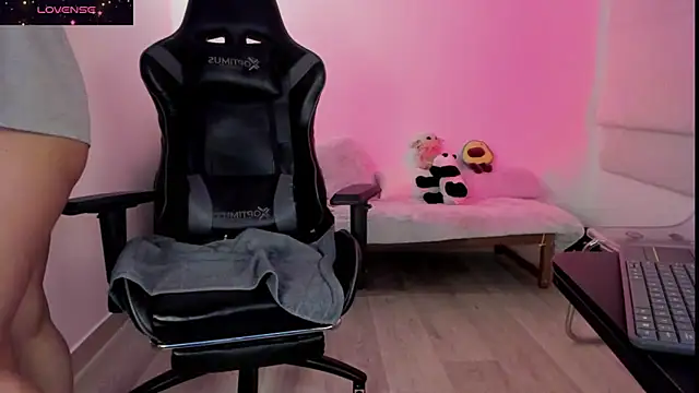 Biancastrongg online show from 11.12.25