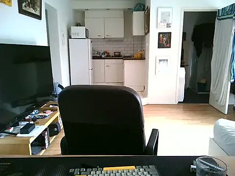 Snapshot of mihaimichael chatting on 06.30.26 mihaimichael online show from 06.30.26
