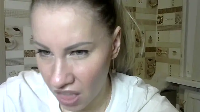 Snapshot of TherestlessKitty chatting on 12.07.24 TherestlessKitty online show from 12.07.24