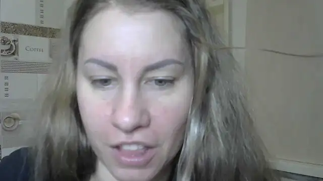 Snapshot of TherestlessKitty chatting on 12.08.24 TherestlessKitty online show from 12.08.24