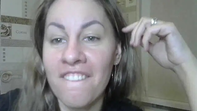 Snapshot of TherestlessKitty chatting on 12.08.24 TherestlessKitty online show from 12.08.24