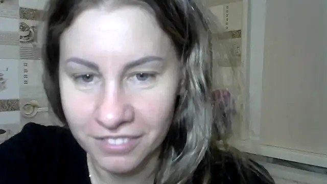 Snapshot of TherestlessKitty chatting on 12.13.24 TherestlessKitty online show from 12.13.24