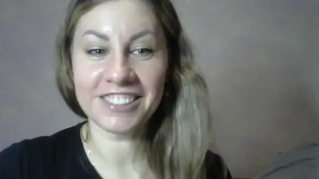 Snapshot of TherestlessKitty chatting on 12.16.24 TherestlessKitty online show from 12.16.24