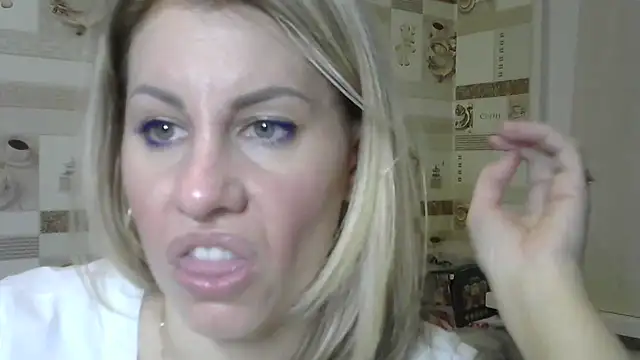 Snapshot of TherestlessKitty chatting on 12.18.24 TherestlessKitty online show from 12.18.24