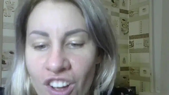 Snapshot of TherestlessKitty chatting on 12.23.24 TherestlessKitty online show from 12.23.24