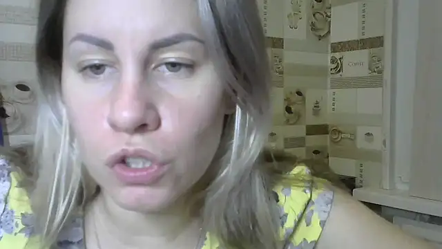 Snapshot of TherestlessKitty chatting on 12.24.24 TherestlessKitty online show from 12.24.24