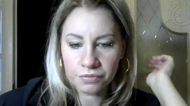 Snapshot of TherestlessKitty chatting on 12.27.24 TherestlessKitty online show from 12.27.24