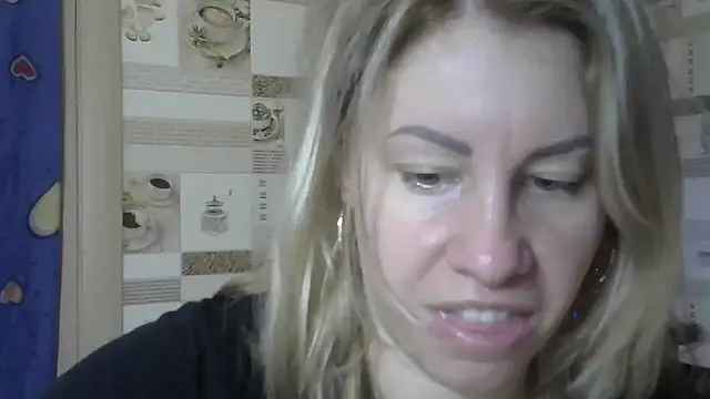 Snapshot of TherestlessKitty chatting on 12.30.24 TherestlessKitty online show from 12.30.24