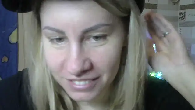 Snapshot of TherestlessKitty chatting on 12.30.24 TherestlessKitty online show from 12.30.24