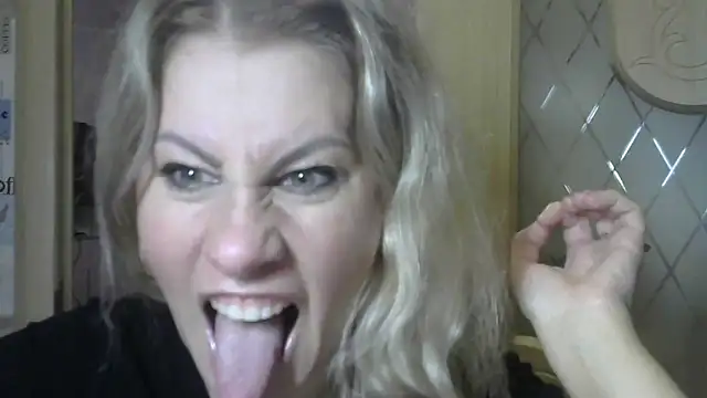 Snapshot of TherestlessKitty chatting on 01.27.25 TherestlessKitty online show from 01.27.25