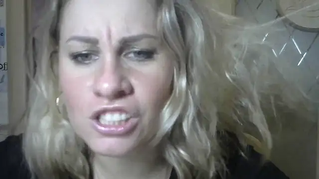 Snapshot of TherestlessKitty chatting on 01.28.25 TherestlessKitty online show from 01.28.25