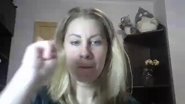 Snapshot of TherestlessKitty chatting on 02.03.25 TherestlessKitty online show from 02.03.25