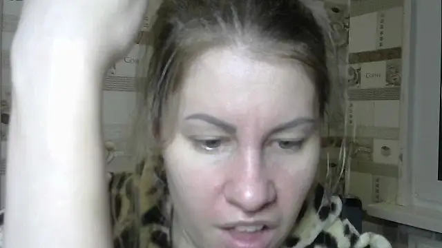 Snapshot of TherestlessKitty chatting on 02.14.25 TherestlessKitty online show from 02.14.25