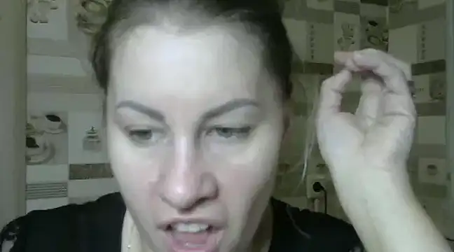 Snapshot of TherestlessKitty chatting on 02.14.25 TherestlessKitty online show from 02.14.25