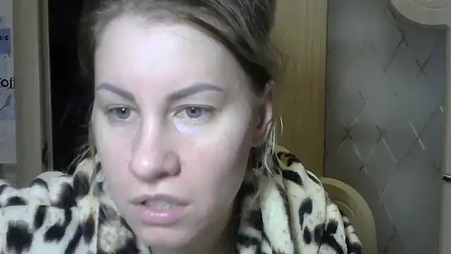 Snapshot of TherestlessKitty chatting on 02.15.25 TherestlessKitty online show from 02.15.25