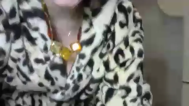 Snapshot of TherestlessKitty chatting on 02.15.25 TherestlessKitty online show from 02.15.25