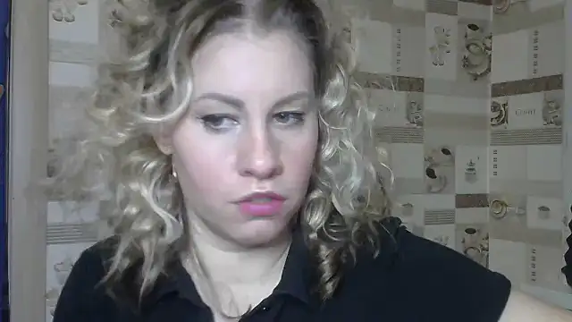 Snapshot of TherestlessKitty chatting on 03.04.25 TherestlessKitty online show from 03.04.25