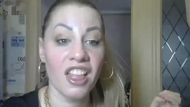 Snapshot of TherestlessKitty chatting on 03.17.25 TherestlessKitty online show from 03.17.25