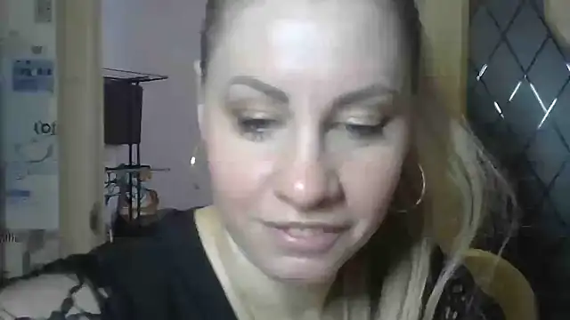 Snapshot of TherestlessKitty chatting on 03.17.25 TherestlessKitty online show from 03.17.25