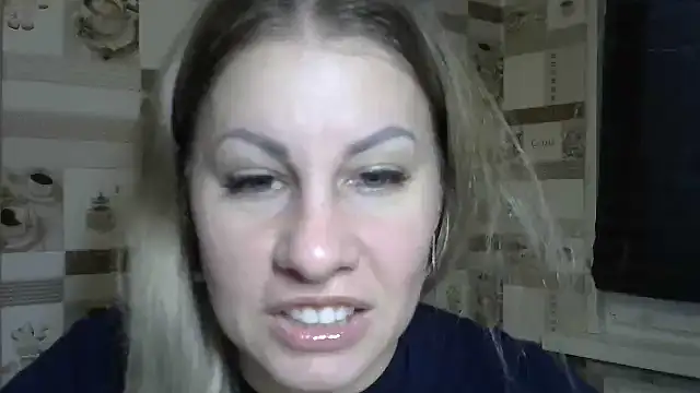 Snapshot of TherestlessKitty chatting on 09.13.25 TherestlessKitty online show from 09.13.25