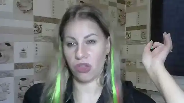 Snapshot of TherestlessKitty chatting on 09.19.25 TherestlessKitty online show from 09.19.25