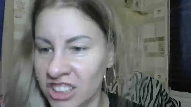 Snapshot of TherestlessKitty chatting on 10.02.25 TherestlessKitty online show from 10.02.25