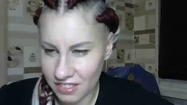 Snapshot of TherestlessKitty chatting on 10.12.25 TherestlessKitty online show from 10.12.25