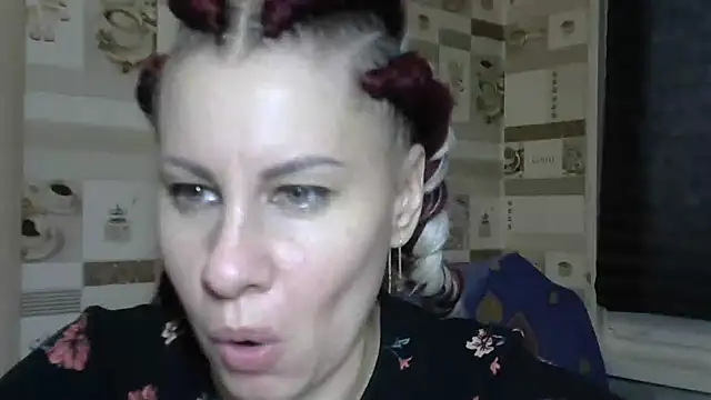 Snapshot of TherestlessKitty chatting on 10.13.25 TherestlessKitty online show from 10.13.25