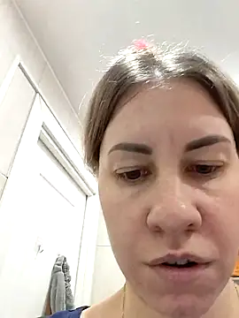 Snapshot of TherestlessKitty chatting on 10.27.25 TherestlessKitty online show from 10.27.25